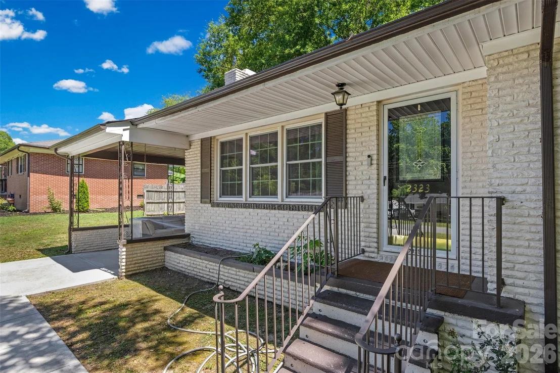 Photo of 2323 Hedgewood Circle