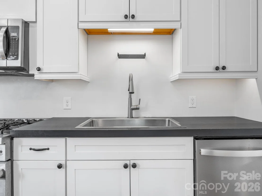 Photo of 143 Broadway Avenue