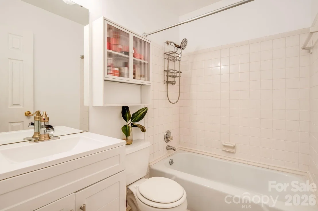 Photo of 5 W Maple Drive