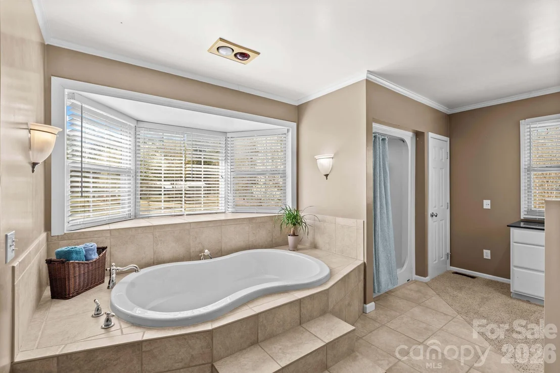 Photo of 5075 Lakeview Drive