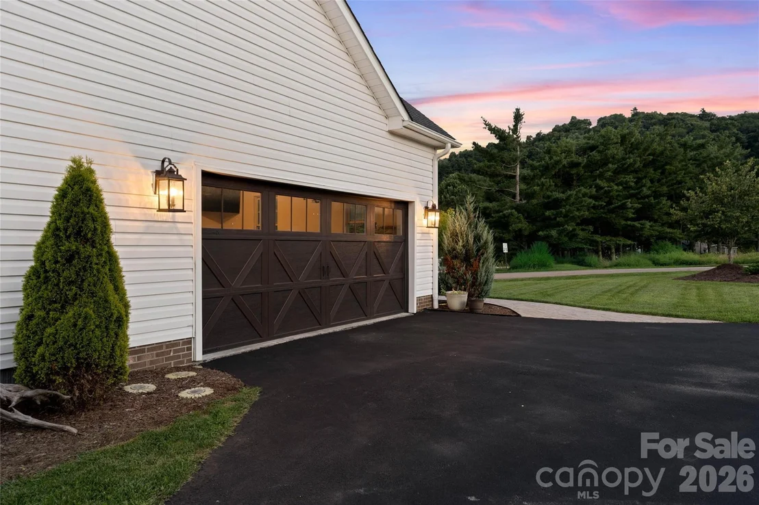 Photo of 394 Kellwood Drive