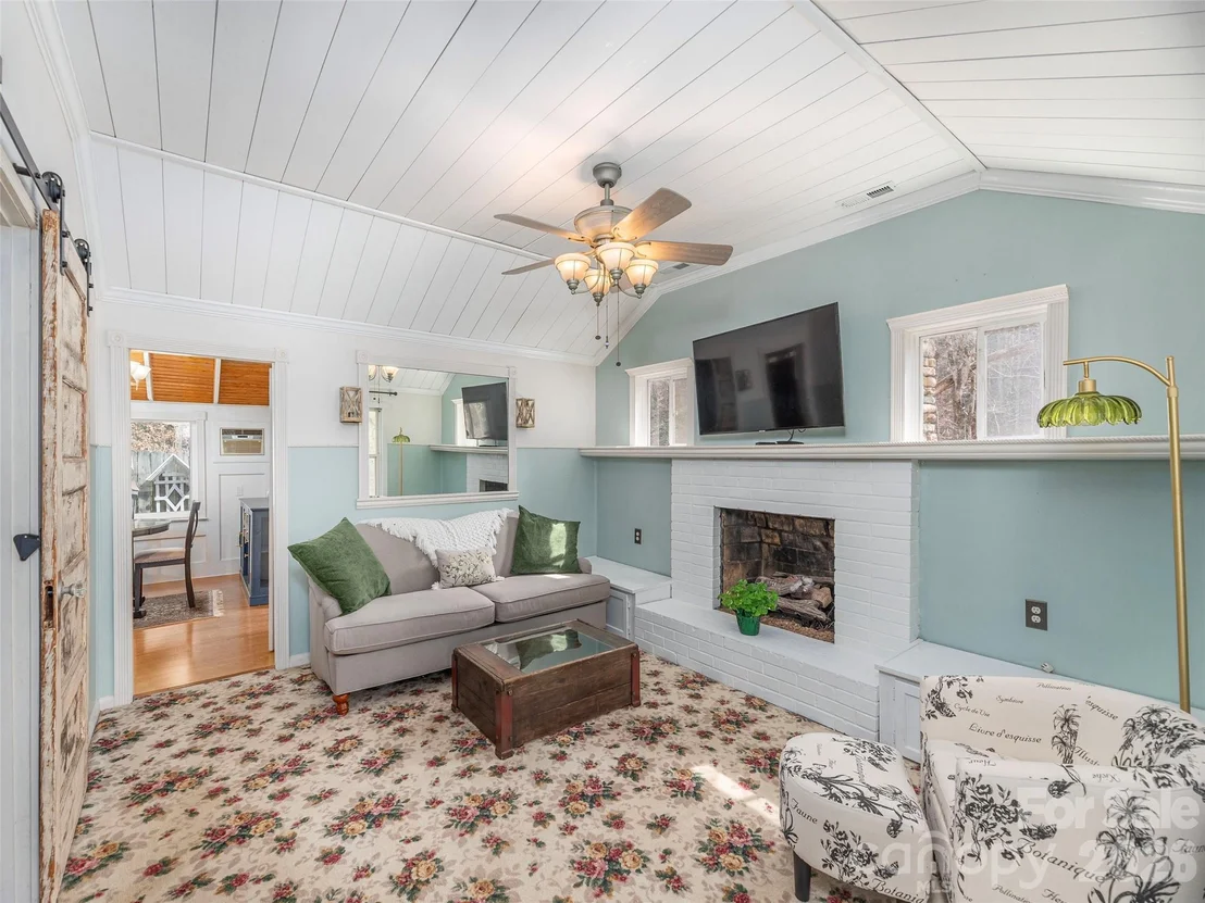 Photo of 897 Dark Ridge Road