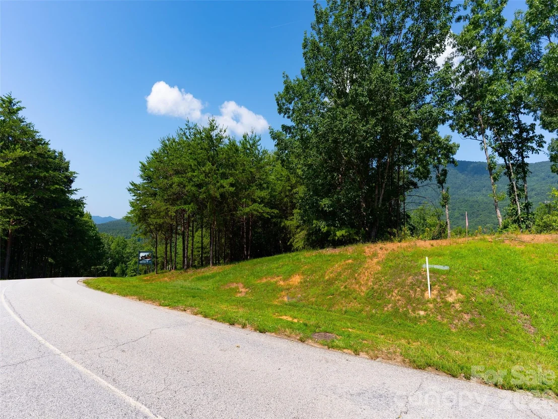Photo of 40 Deep Gap Farm Road E
