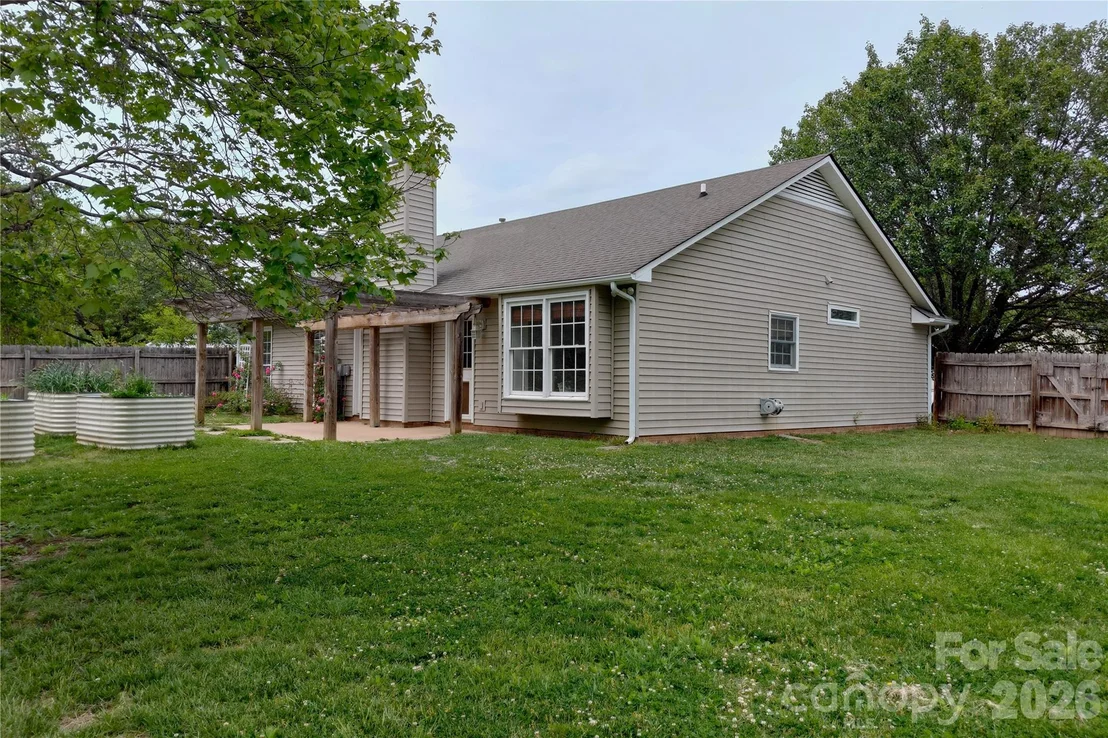 Photo of 1016 Thorncrest Drive