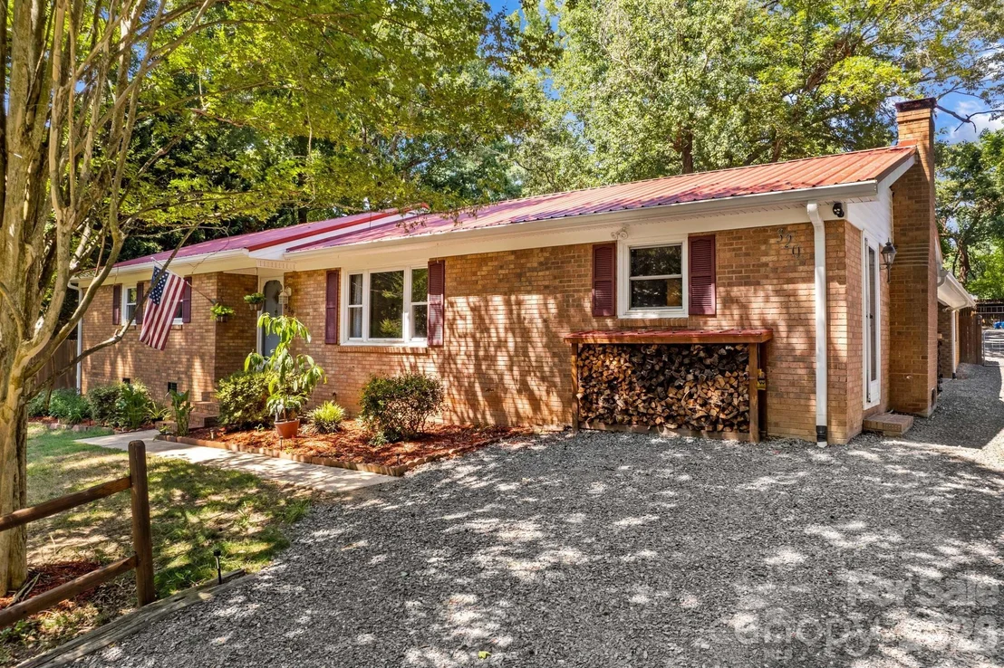 Photo of 320 Miller Drive