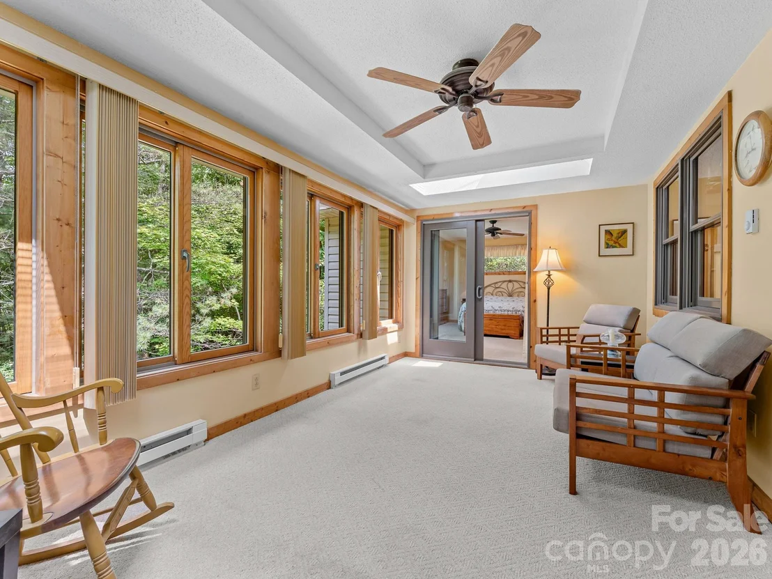 Photo of 620 Thunder Road