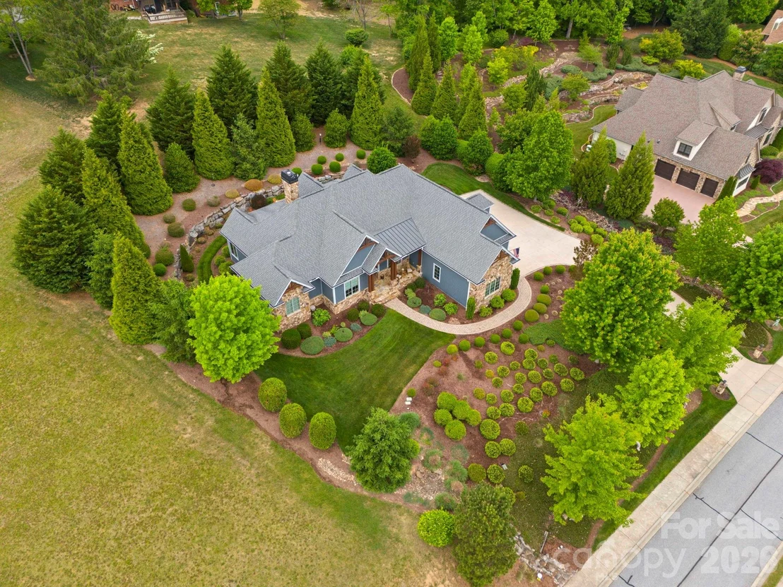 Photo of 390 Shipman Parkway