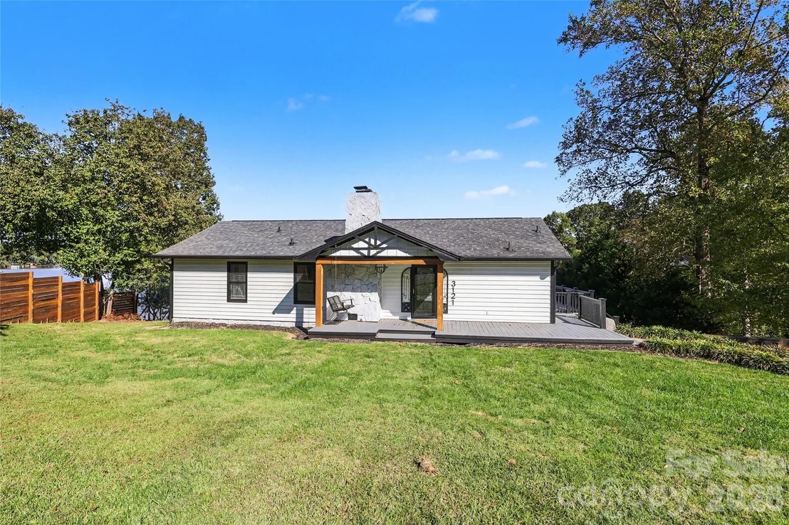 Photo of 3121 Lakeside Circle