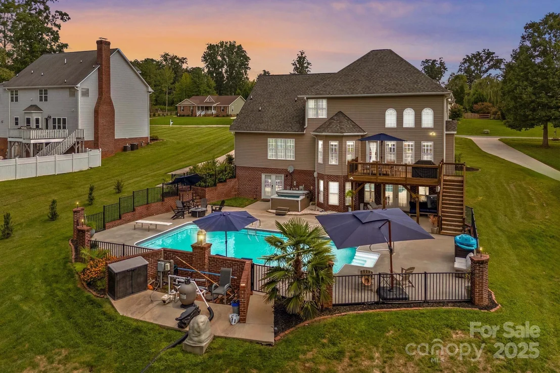 Photo of 415 Autumnlight Drive