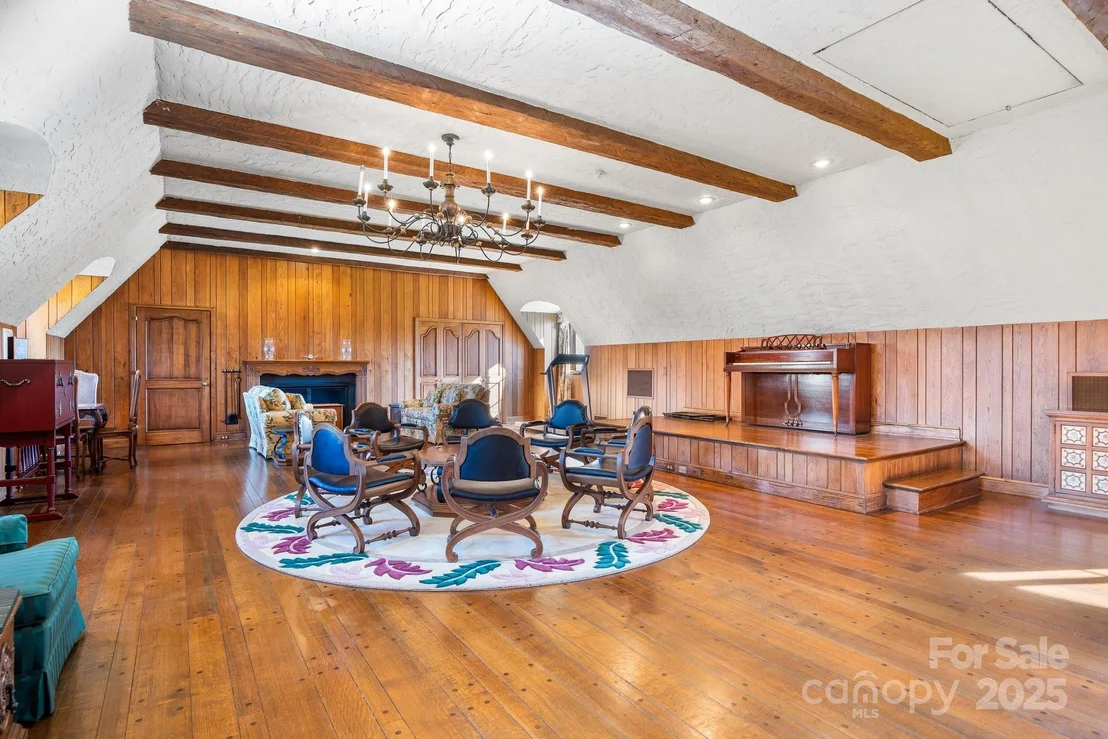 Photo of 135 Claron Place SE