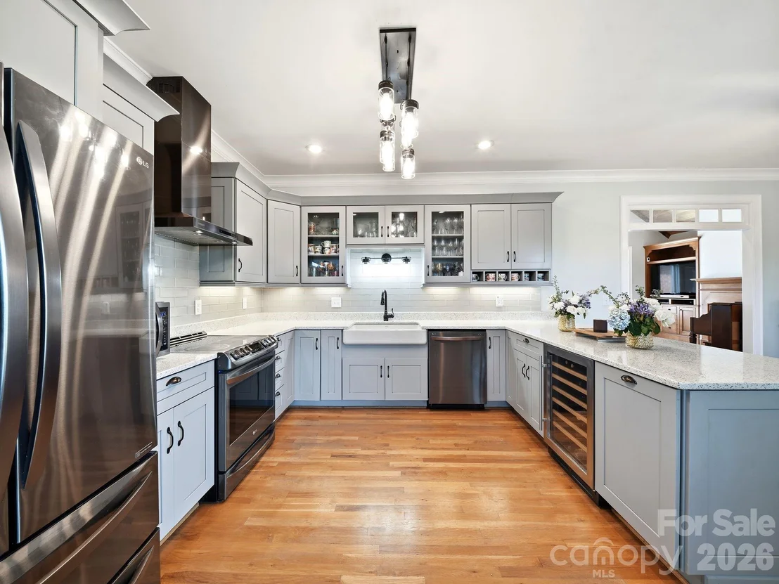 Photo of 2950 Pearidge Road