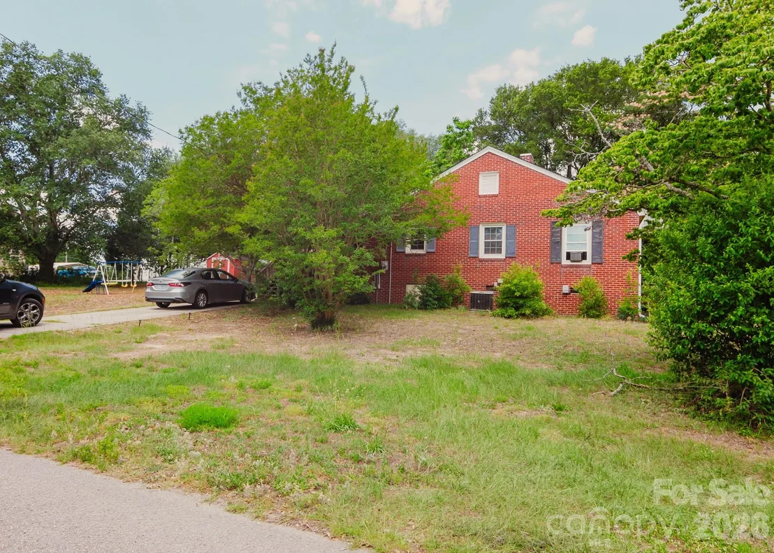 Photo of 303 Myrtle Avenue