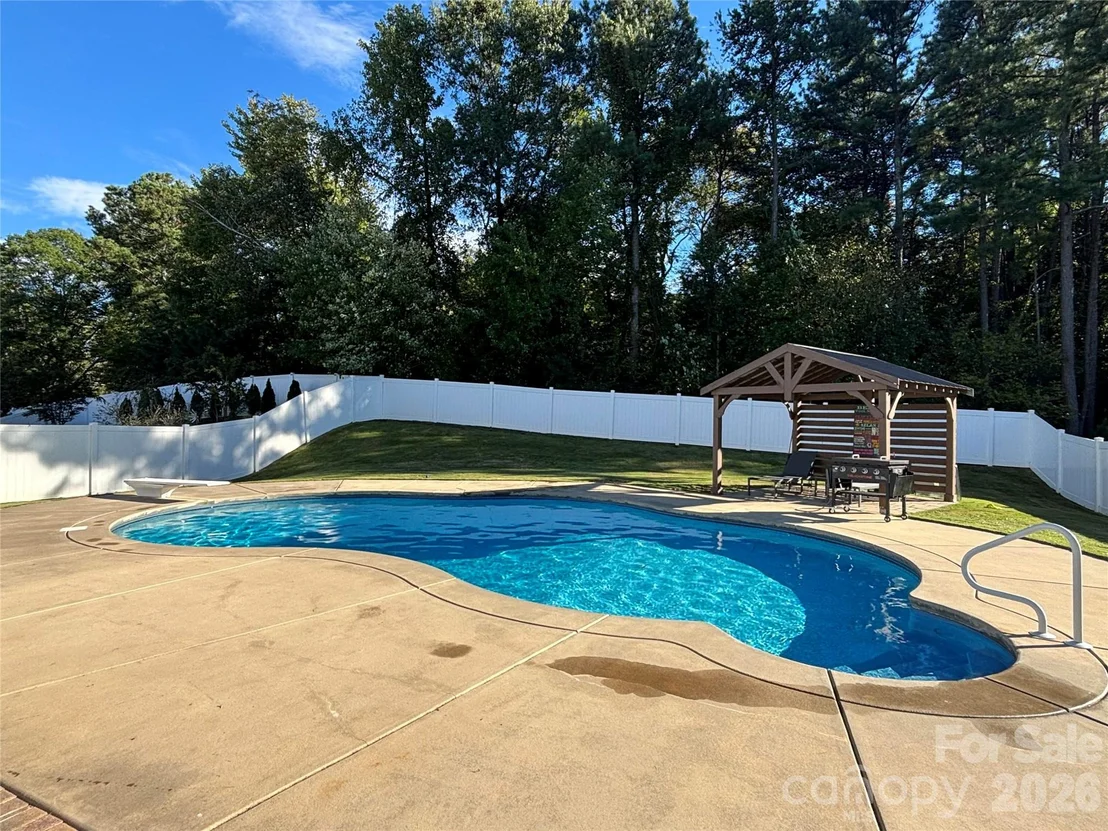 Photo of 5057 Devonshire Road