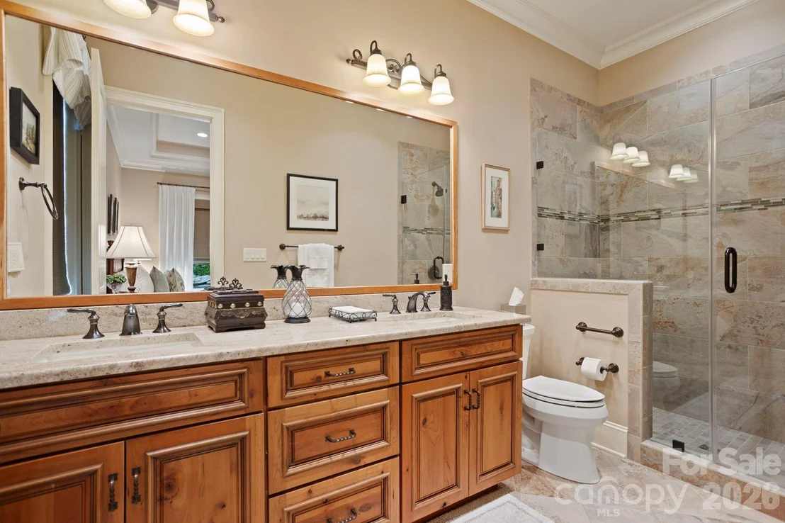 Photo of 390 Shipman Parkway