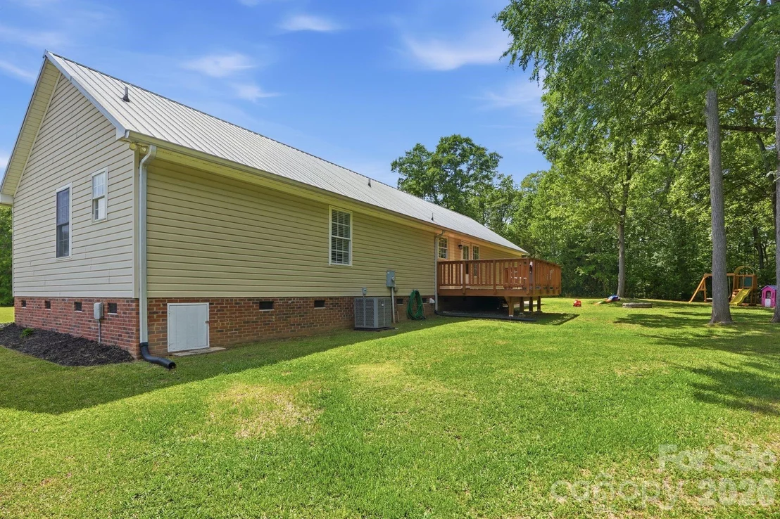 Photo of 142 Sam Bailes Boulevard