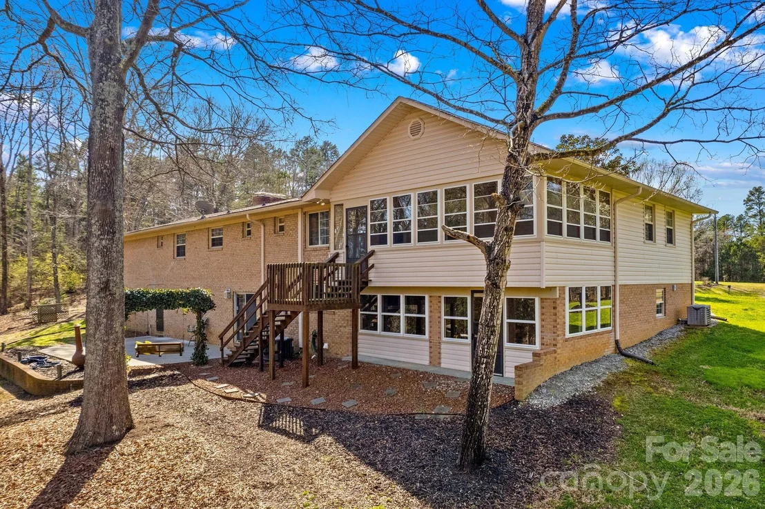 Photo of 5075 Lakeview Drive