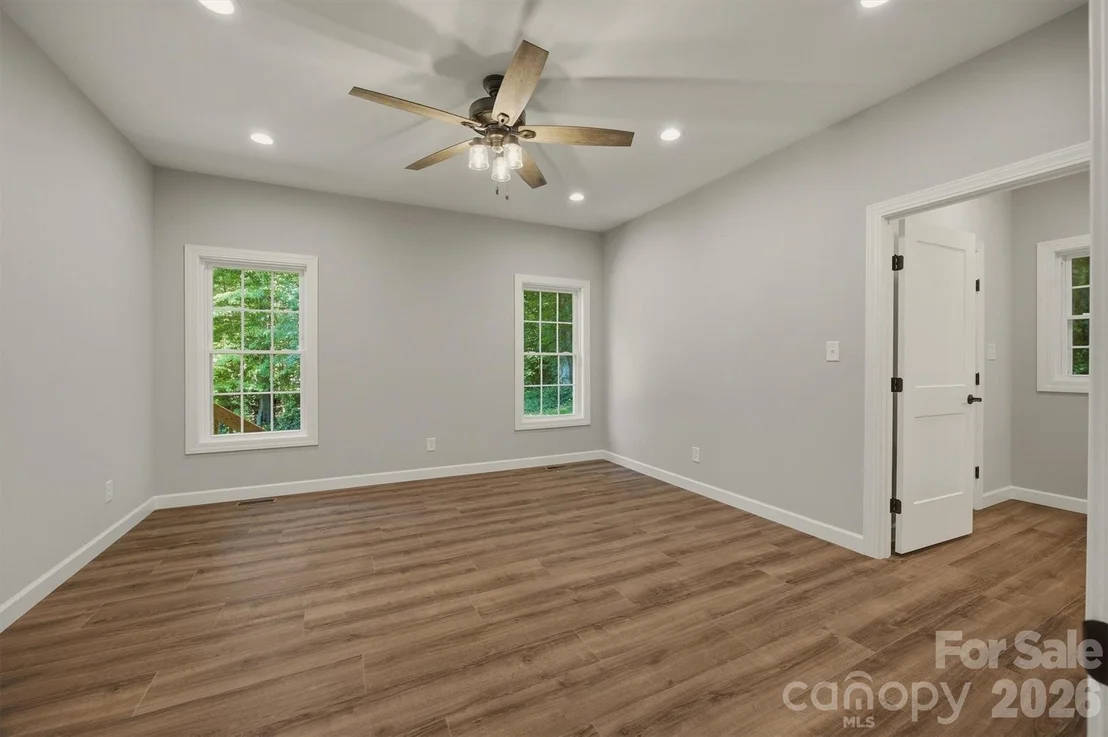 Photo of 107 Meadow View Street