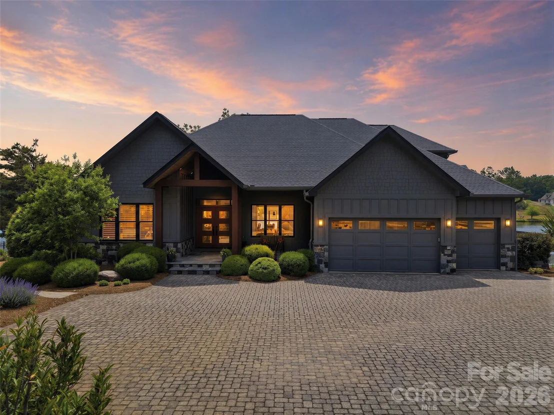Photo of 984 Mapleton Lane