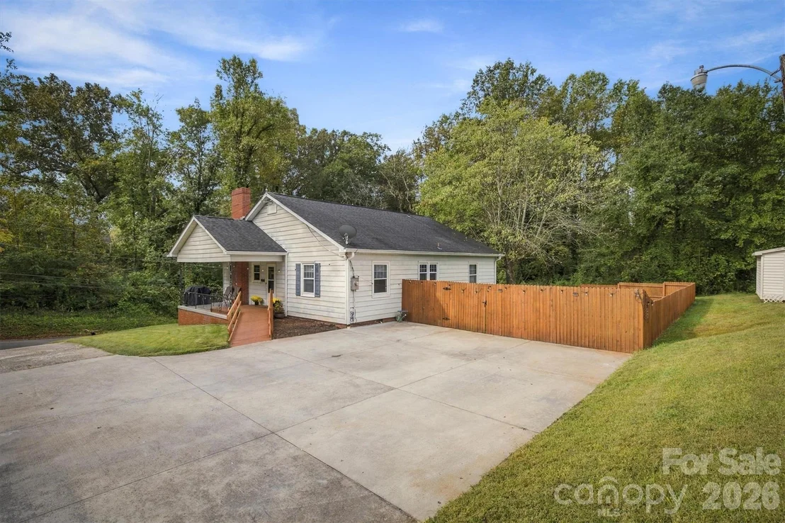 Photo of 214 Morehead Street