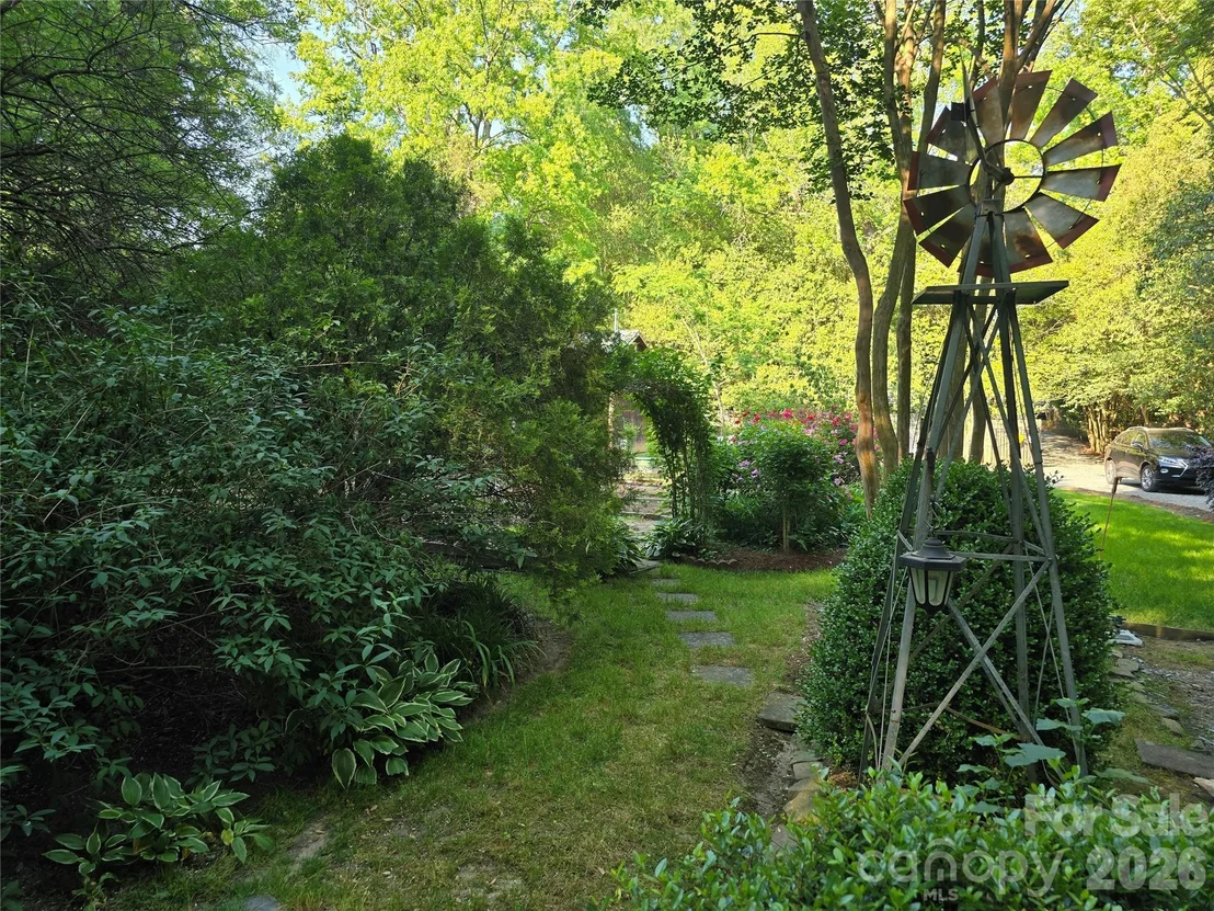 Photo of 10112 Idlewild Road