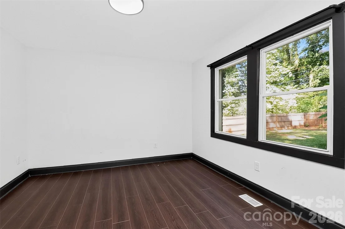 Photo of 2736 Royston Road
