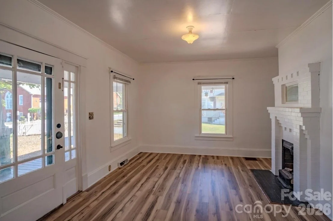 Photo of 401 8th Street
