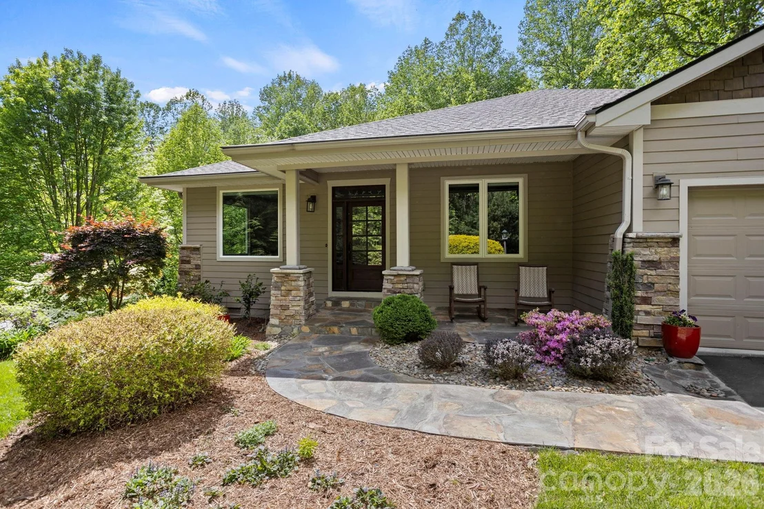 Photo of 547 Pinnacle Peak Lane