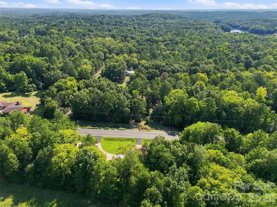 Photo of 728 Center Road