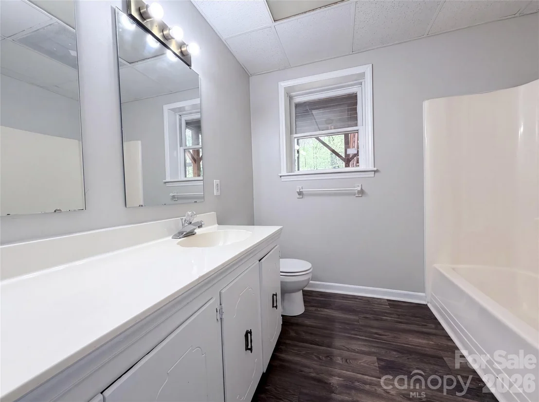 Photo of 706 Crescent Drive