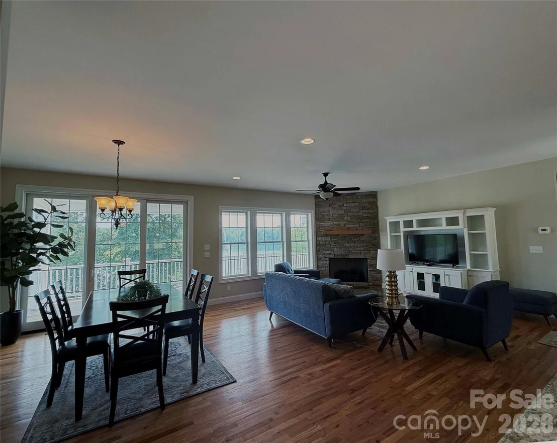 Photo of 490 Mapleton Lane