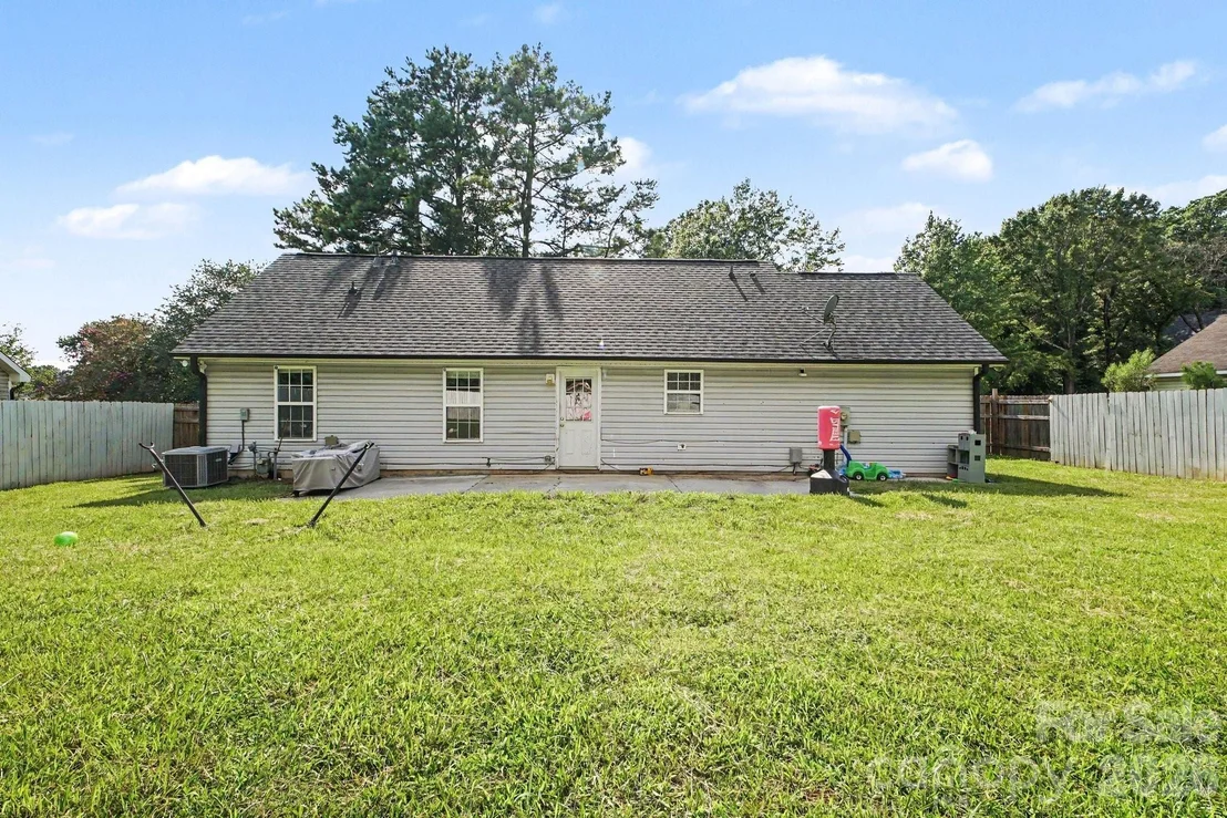 Photo of 1240 Log Cabin Road