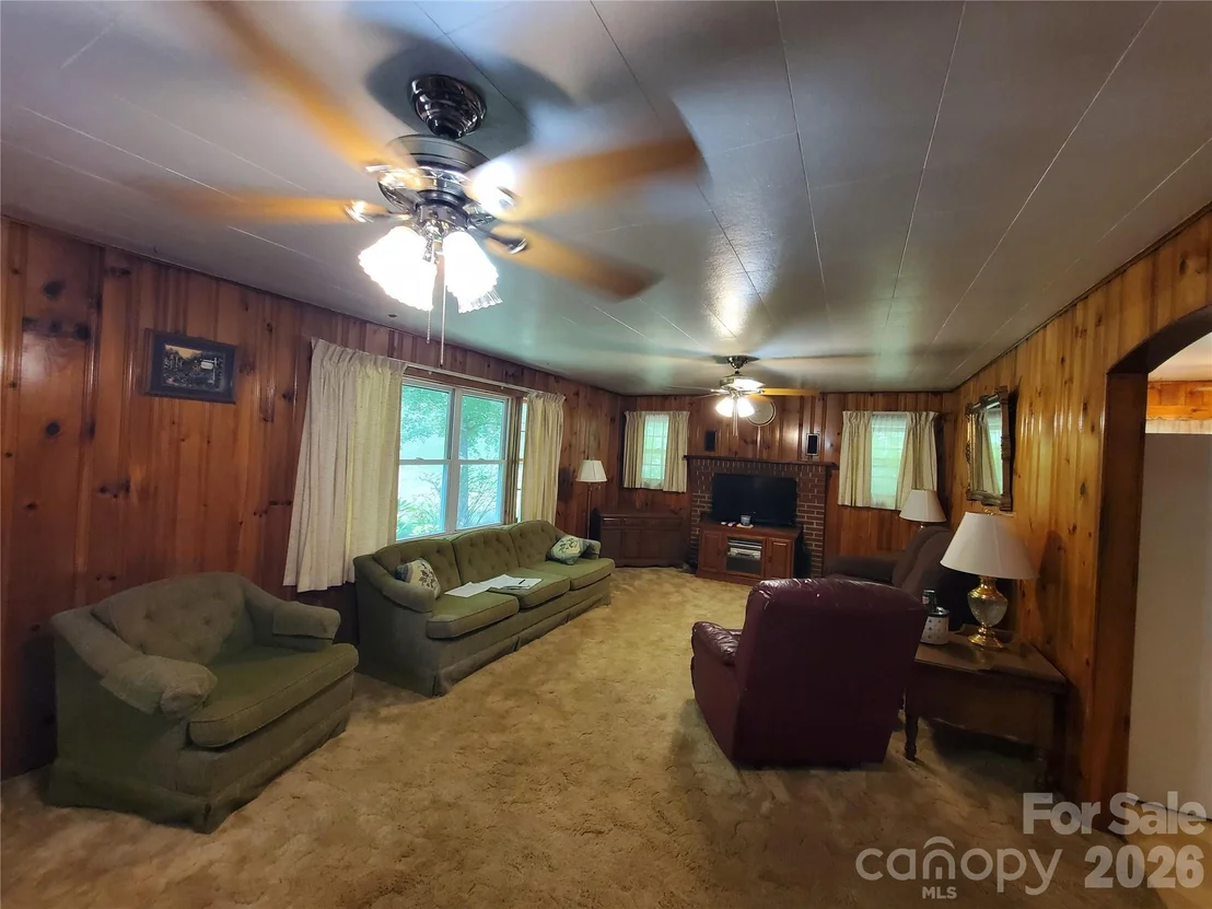 Photo of 886 Hanging Rock Road