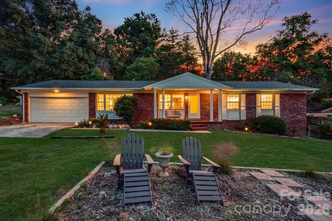Photo of 5 W Maple Drive