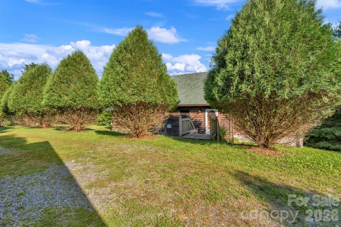 Photo of 525 Schoolhouse Ridge