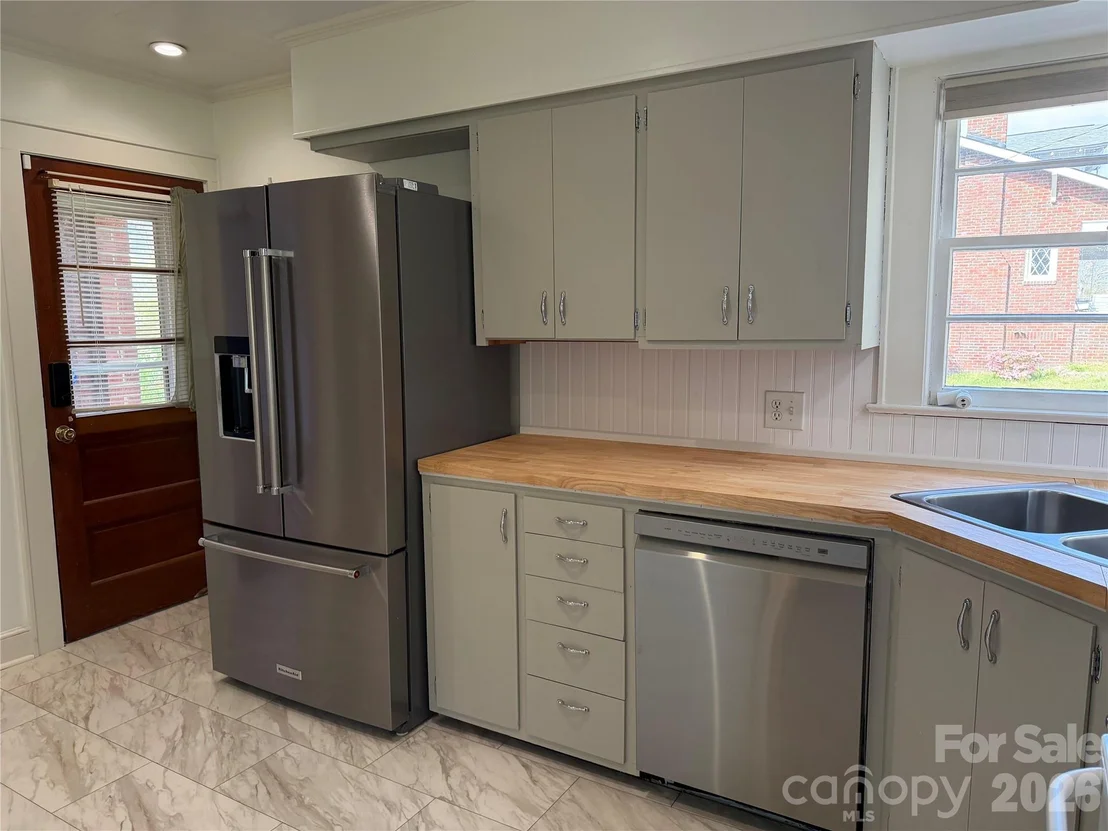 Photo of 1631 Maple Avenue