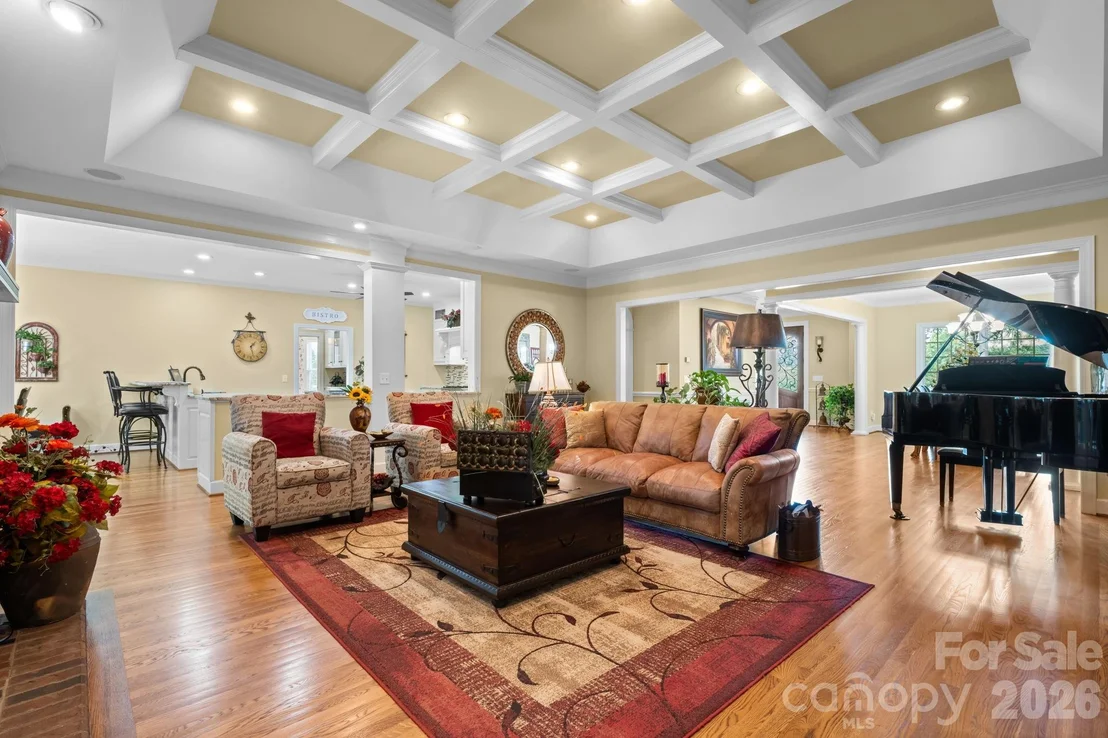 Photo of 3740 Pinecrest Drive NE