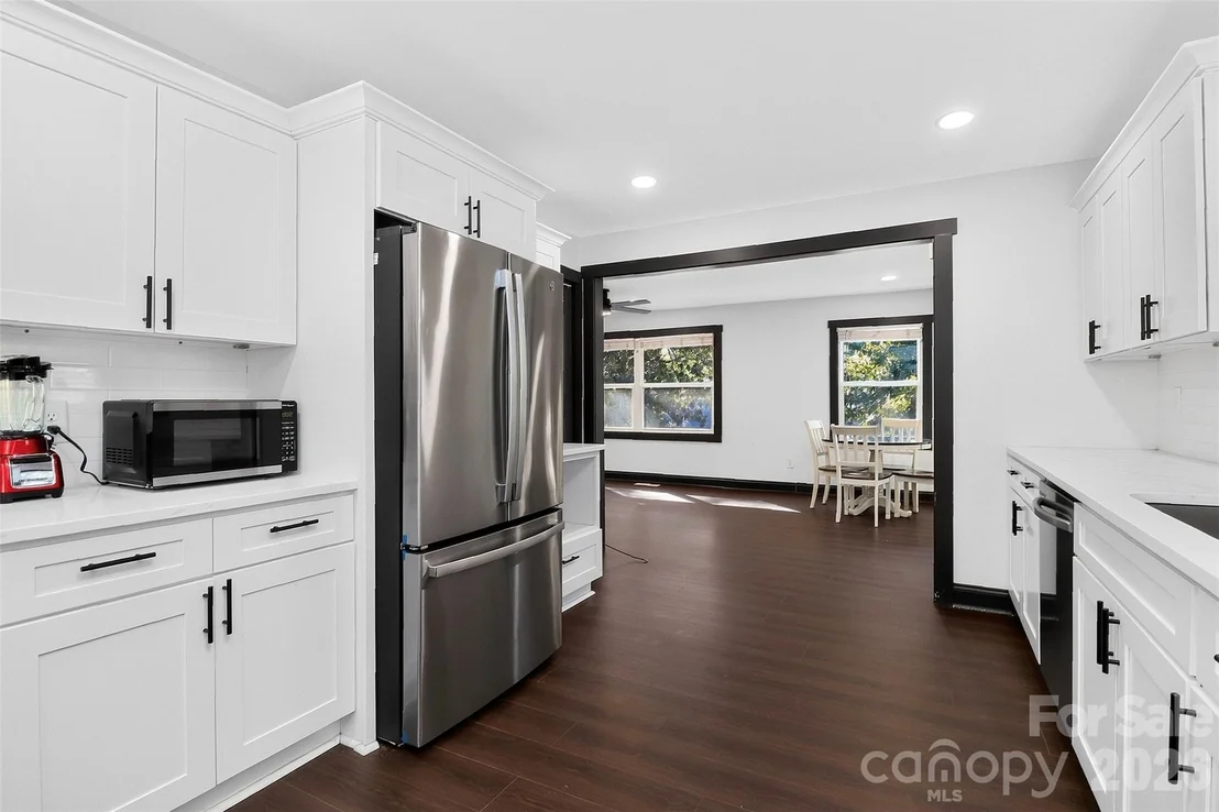 Photo of 2736 Royston Road
