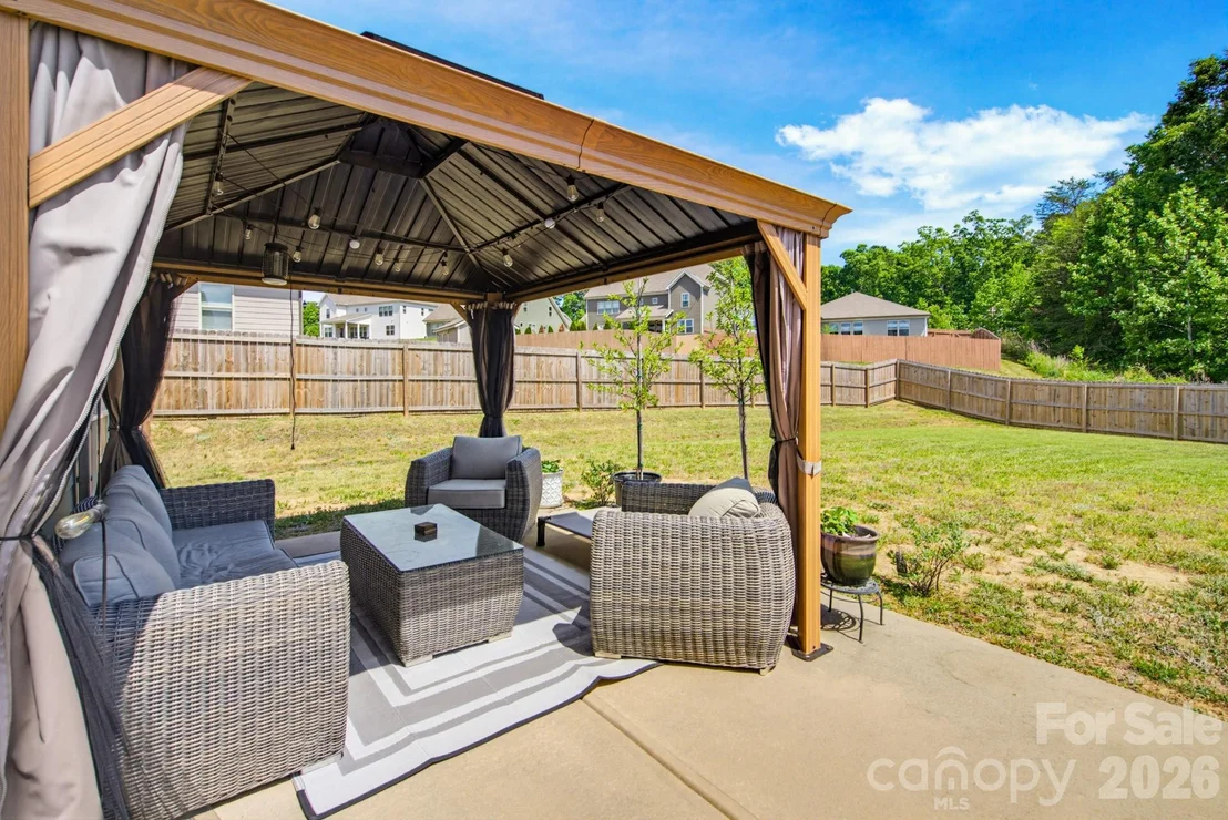 Photo of 840 Oak Manor Drive SE