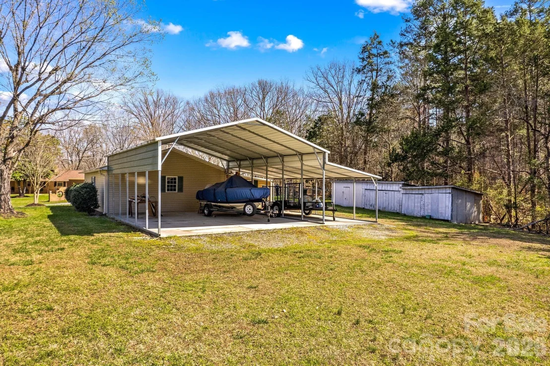 Photo of 5075 Lakeview Drive