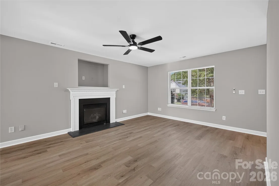 Photo of 634 Longacre Drive