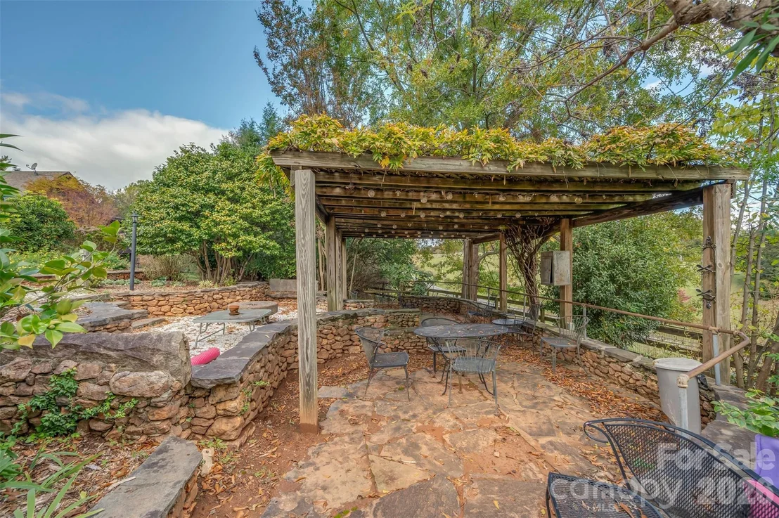 Photo of 936 Golden Road