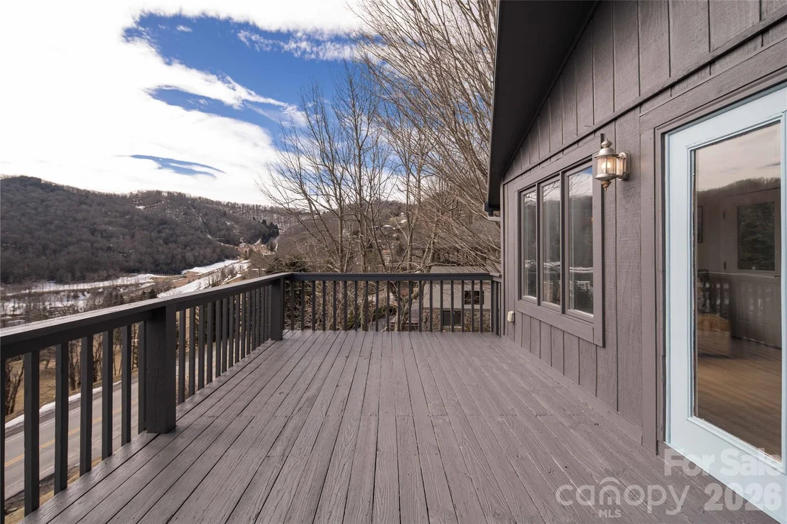 Photo of 1628 Skyland Drive