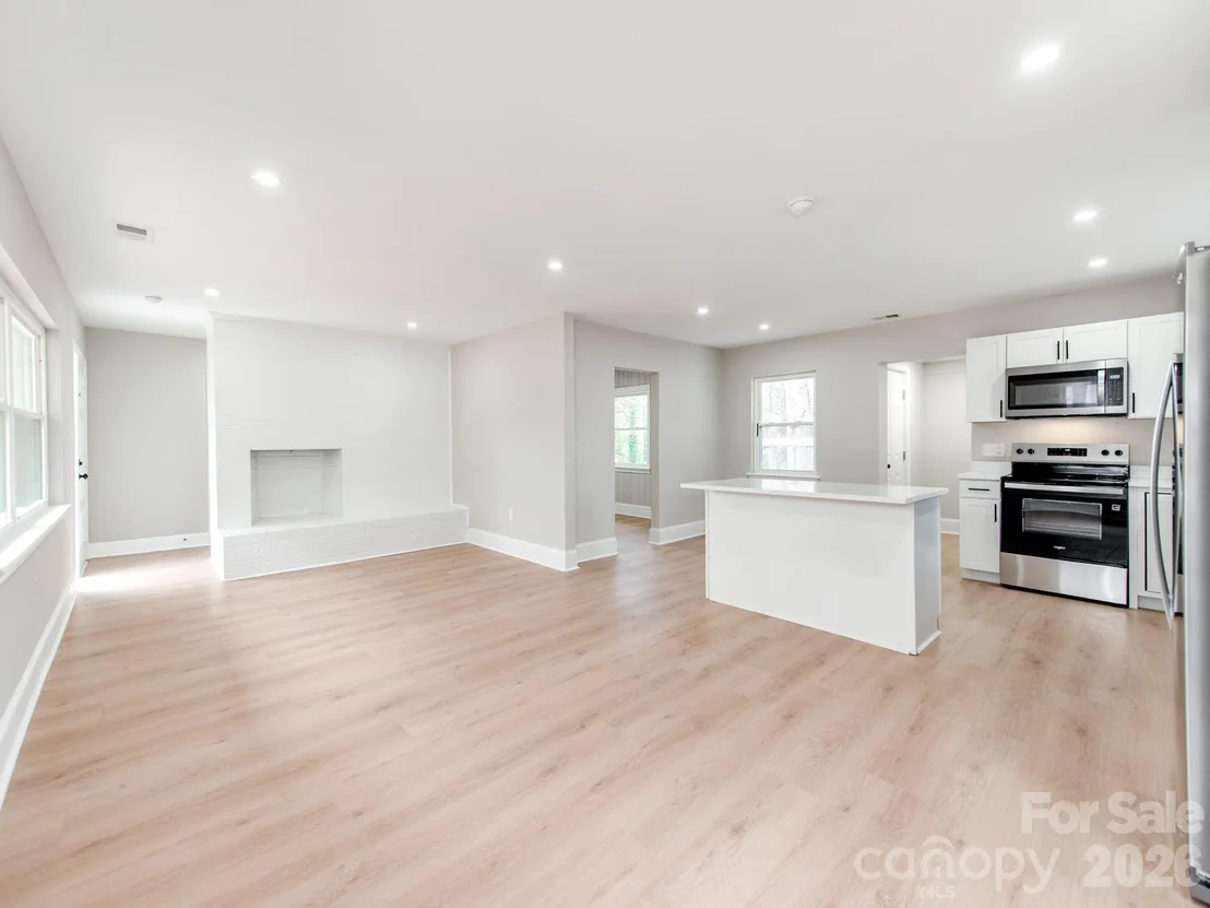Photo of 2025 Birchcrest Drive