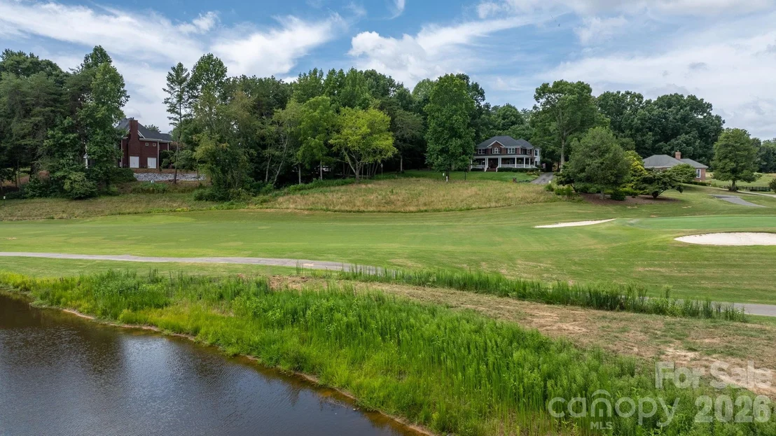 Photo of 3740 Pinecrest Drive NE