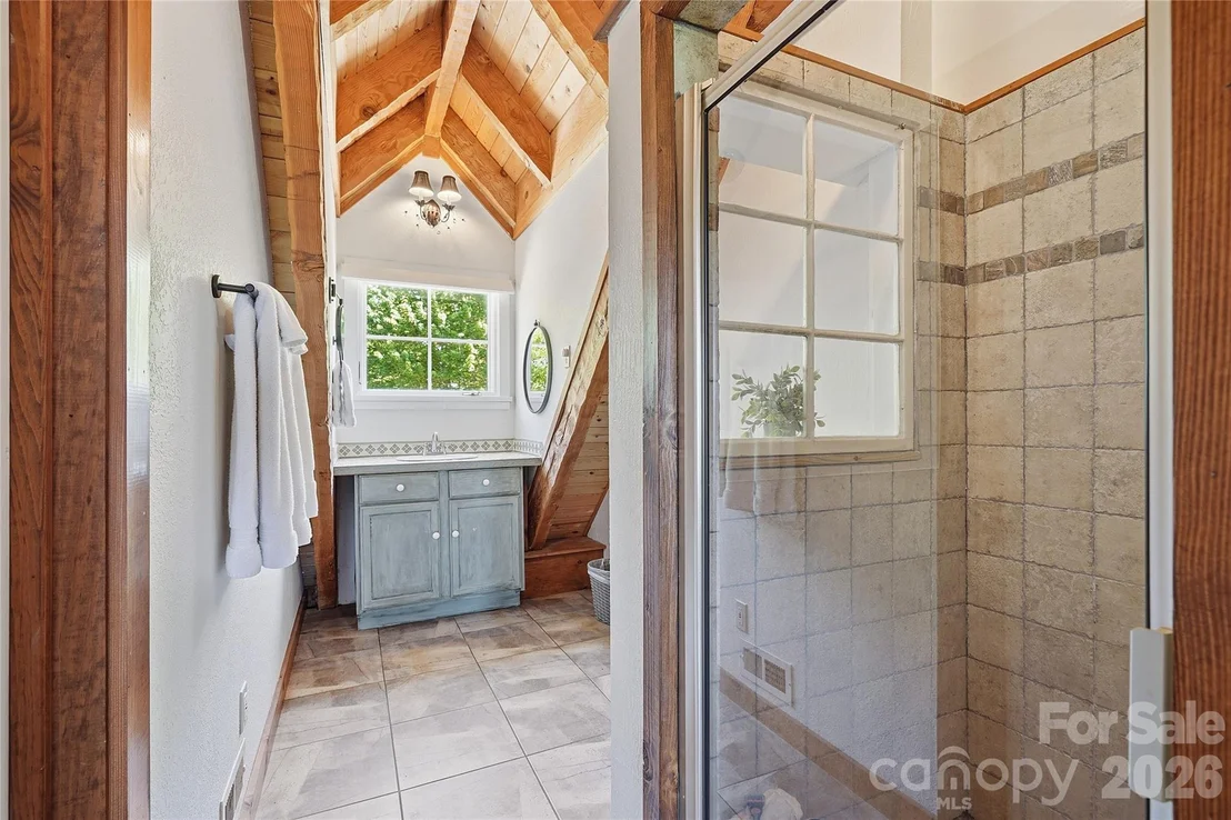 Photo of 723 N Highland Road