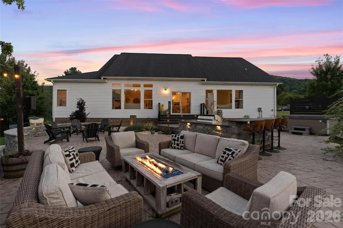 Photo of 394 Kellwood Drive