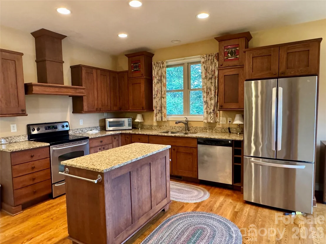 Photo of 894 Dunroy Drive