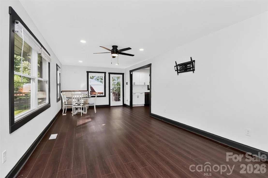 Photo of 2736 Royston Road