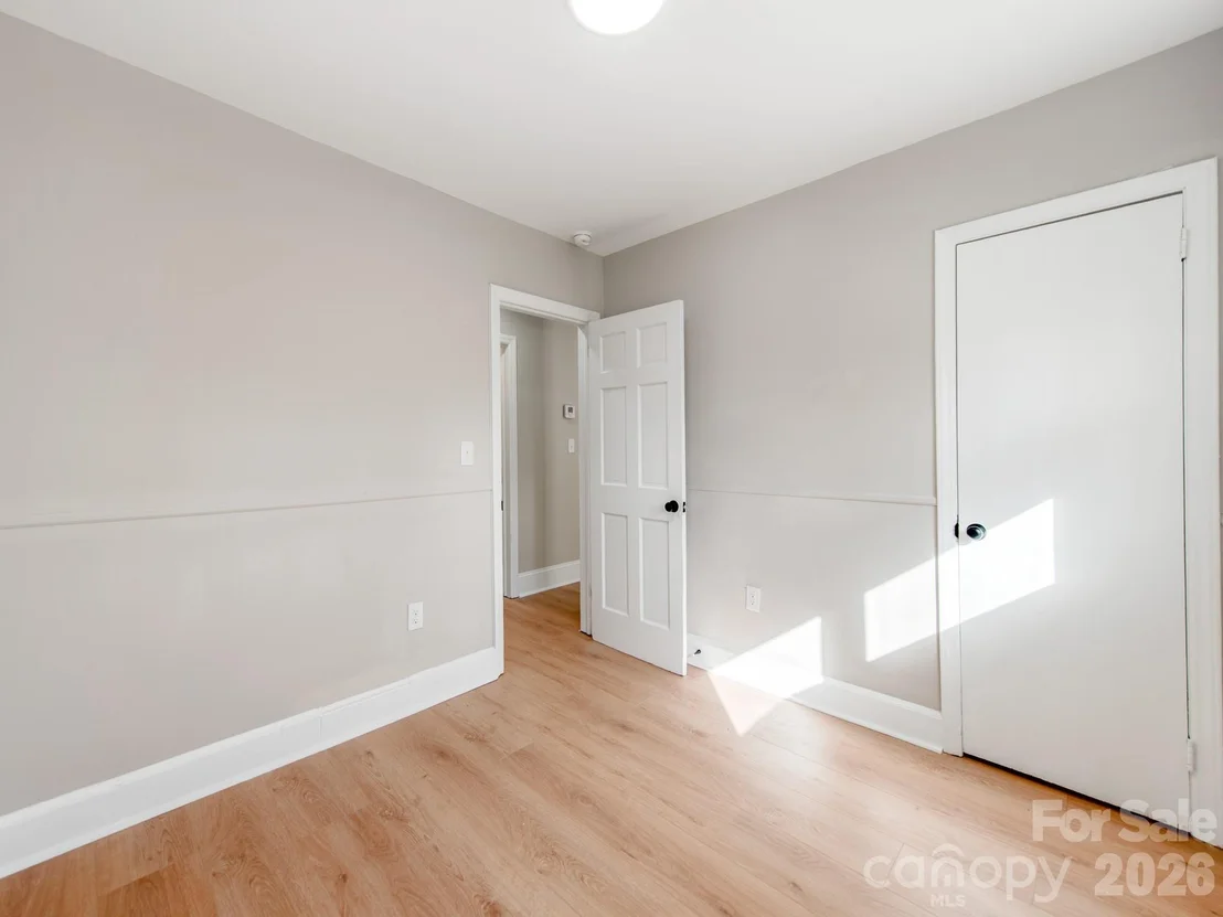 Photo of 2025 Birchcrest Drive