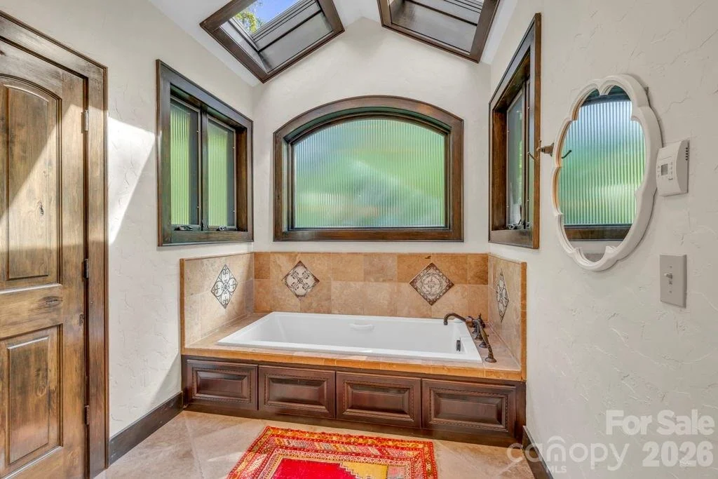 Photo of 355 Oakley Green None